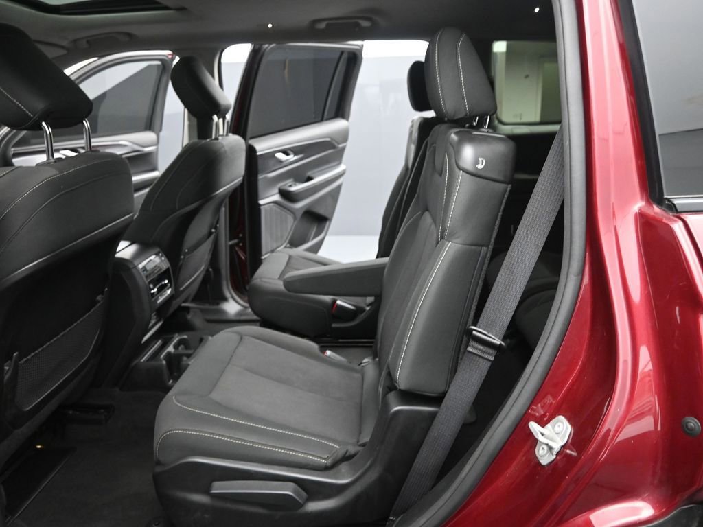 Used 2023 Jeep Grand Cherokee L Laredo image 13