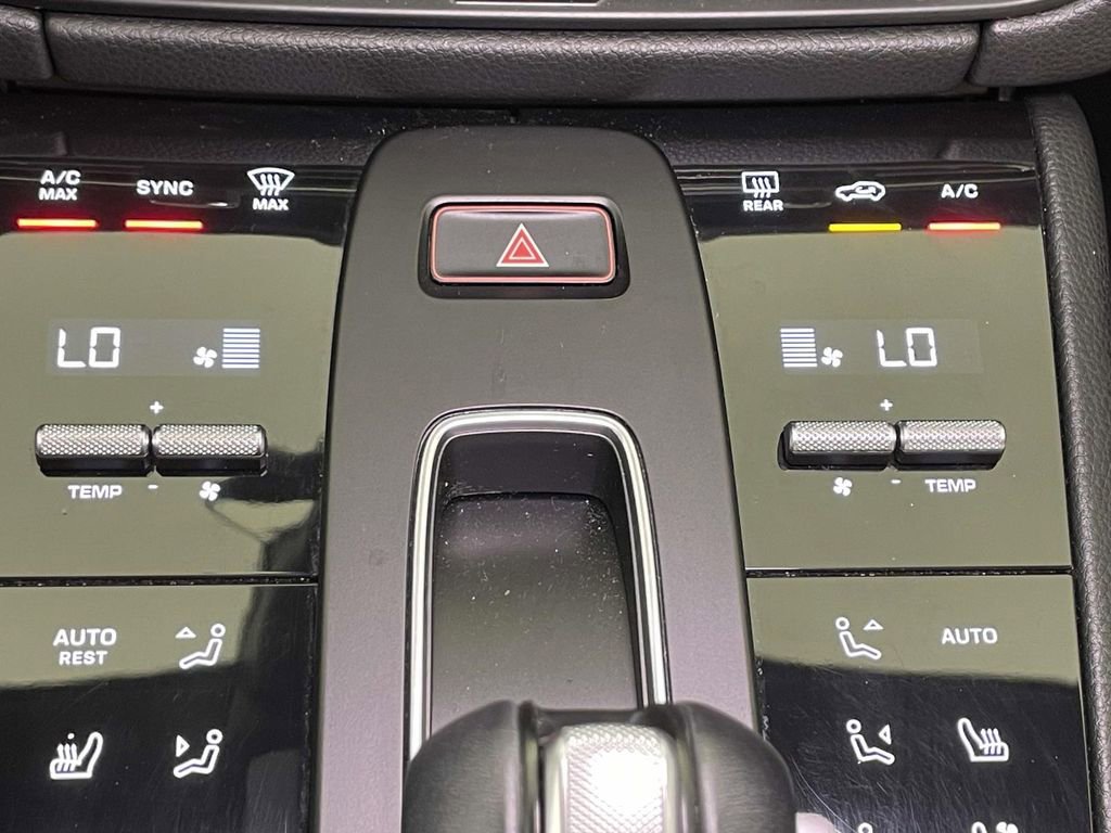 Certified 2023 Porsche Macan AWD/4WD image 33