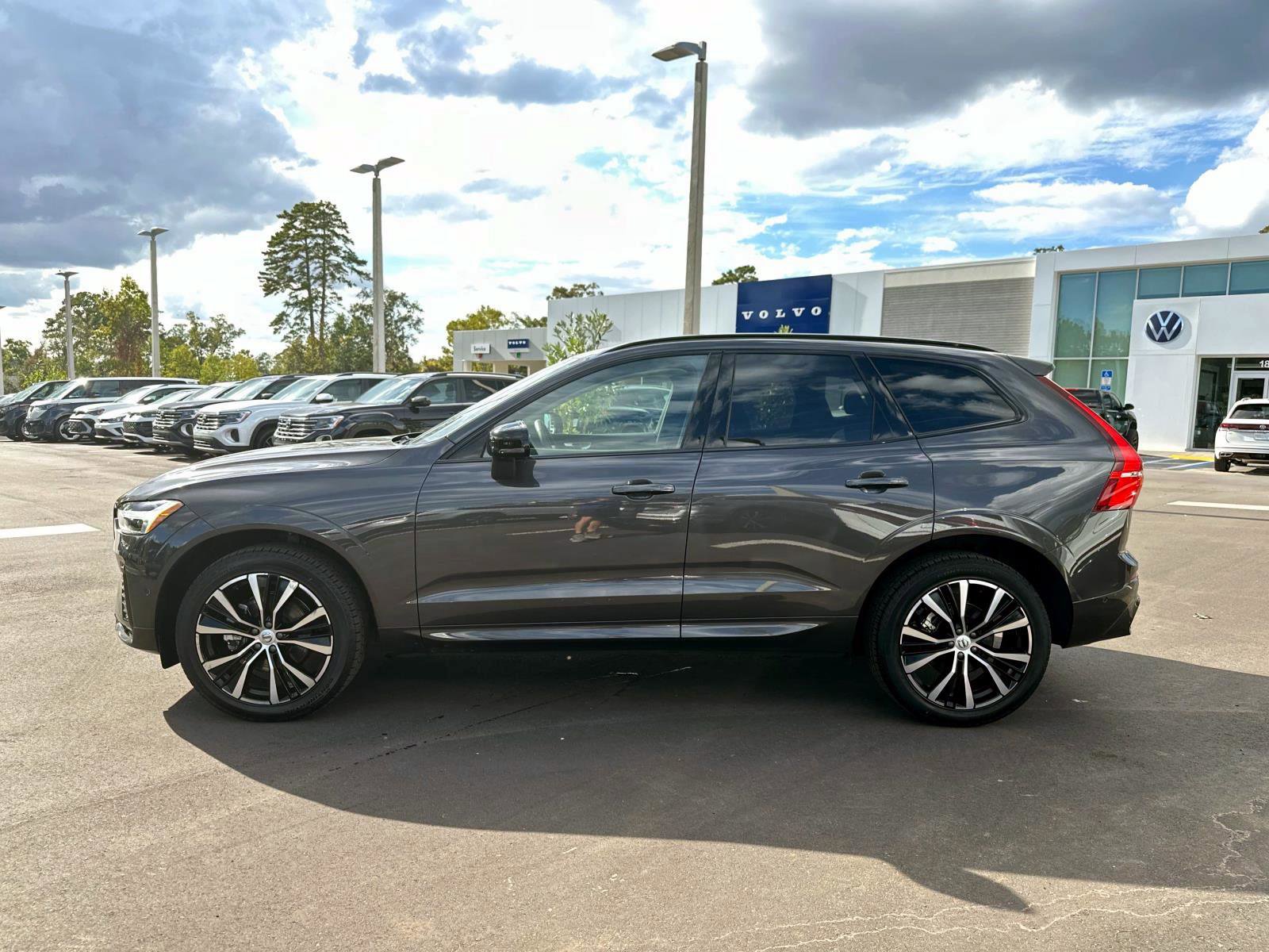 Certified 2025 Volvo XC60 B5 Plus image 2