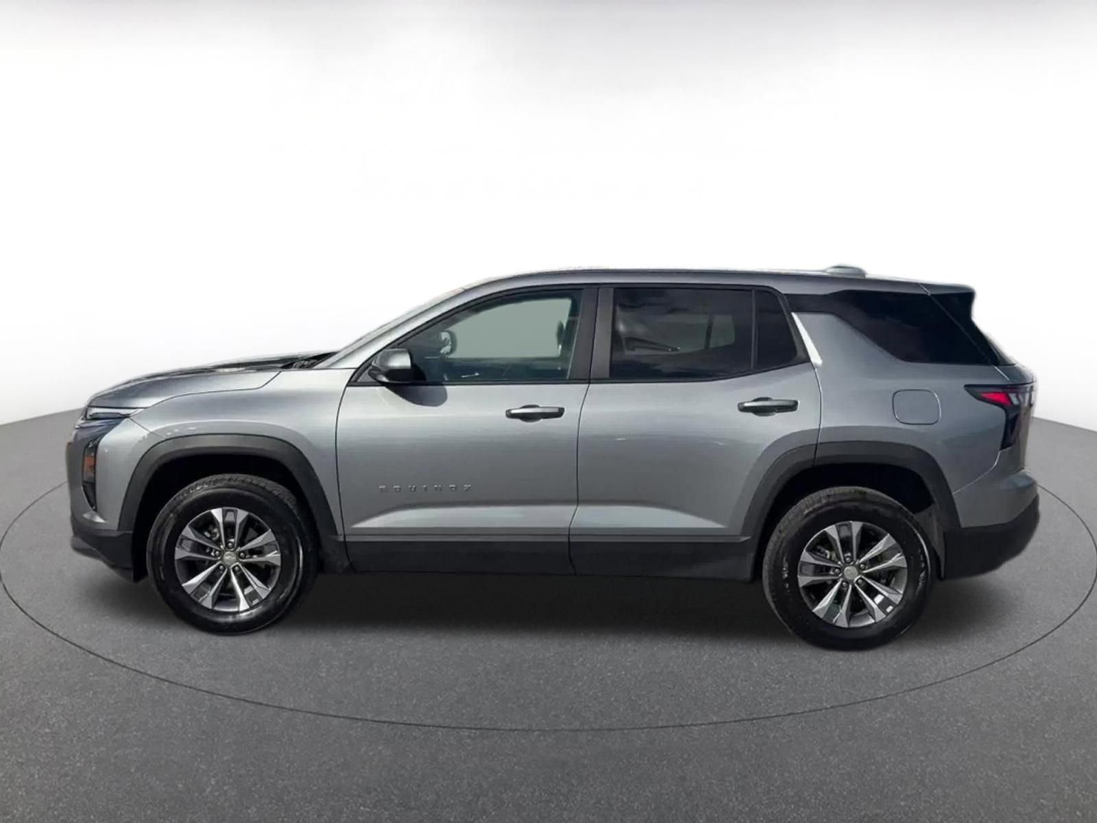 Used 2025 Chevrolet Equinox LT FWD image 9