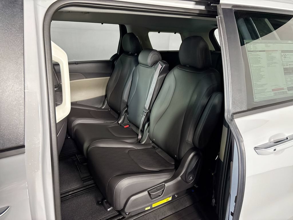 New 2026 Kia Carnival EX FWD image 19