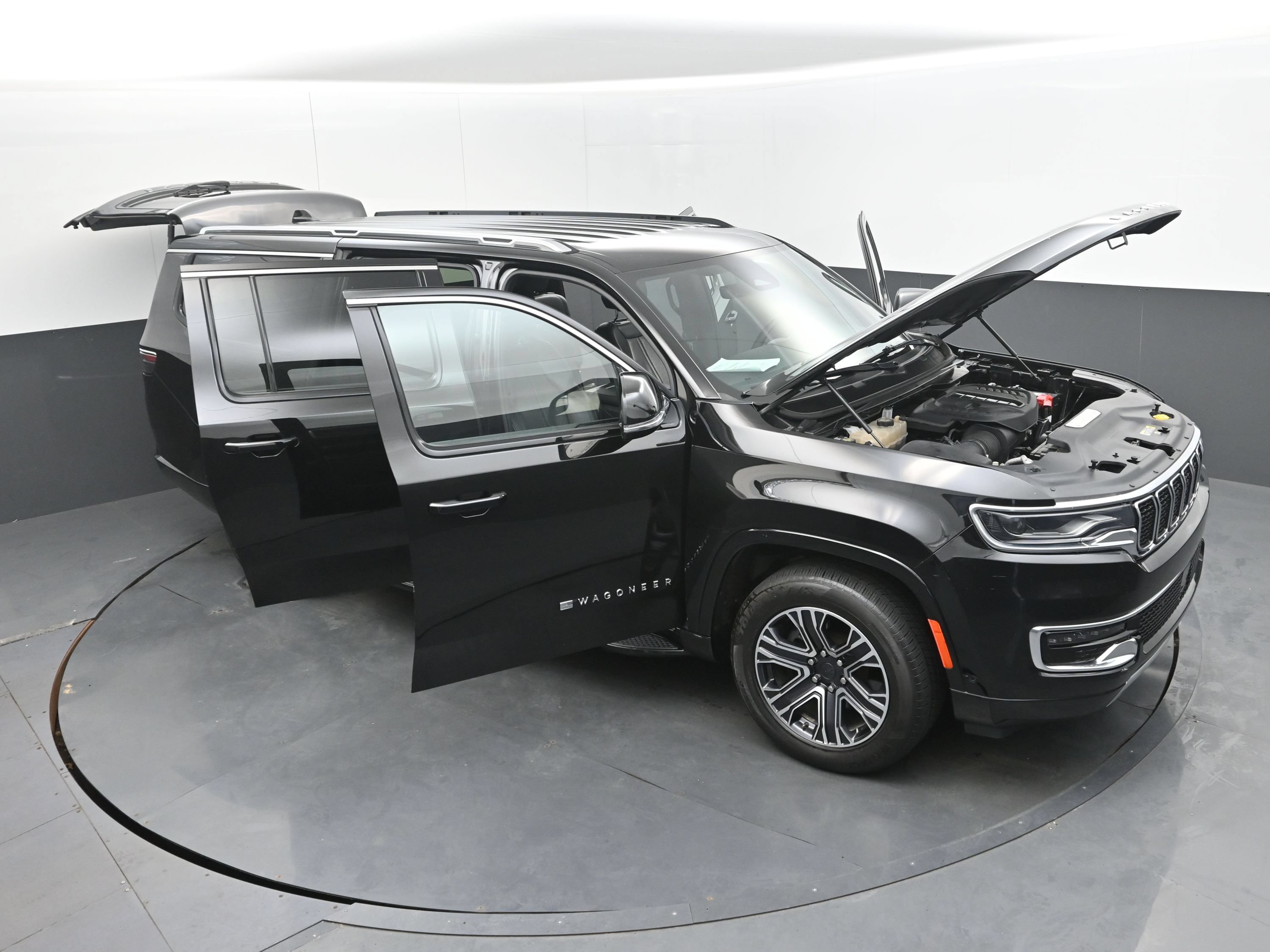 Used 2024 Jeep Wagoneer L Series II RWD image 39