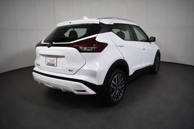 Used 2021 Nissan Kicks SV FWD image 4