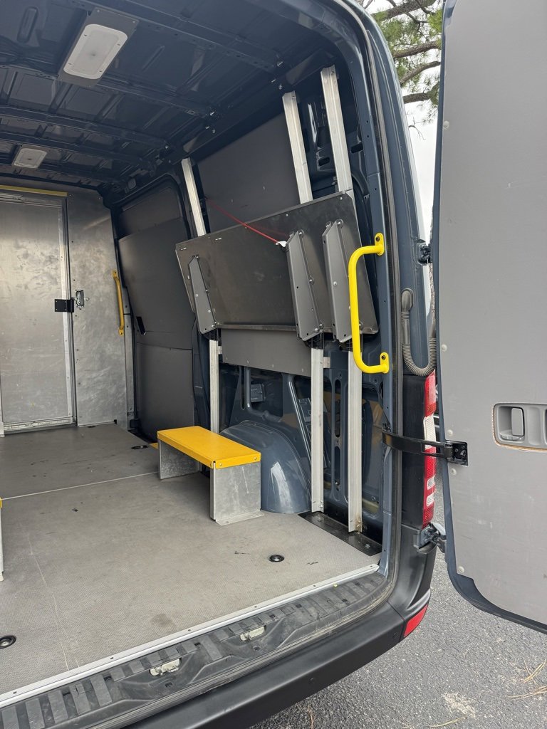 Used 2018 Mercedes-Benz Sprinter 2500 image 12