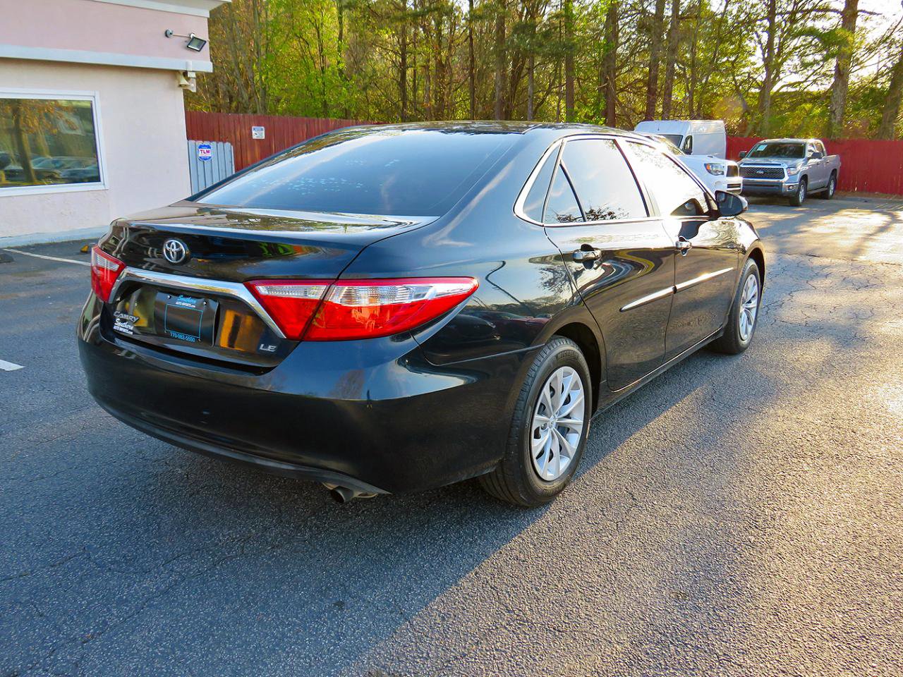 Used 2015 Toyota Camry LE image 7