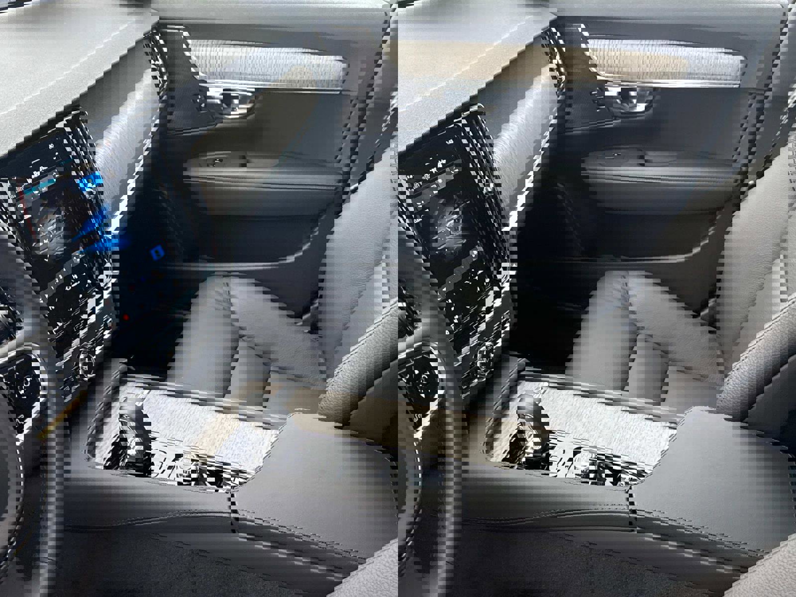 Certified 2024 Volvo V90 B6 Cross Country Plus image 19