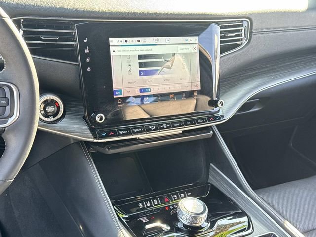 Used 2024 Jeep Wagoneer L Series II w/ Flexible Seating Group image 22