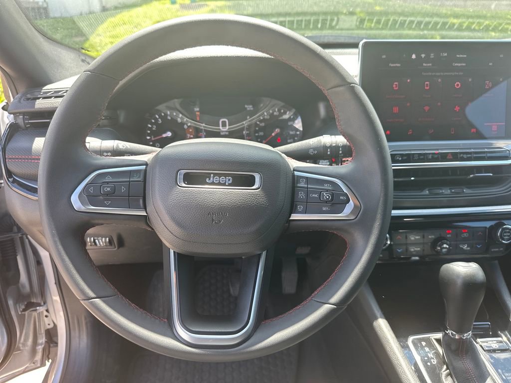 Used 2025 Jeep Compass Trailhawk AWD/4WD image 40