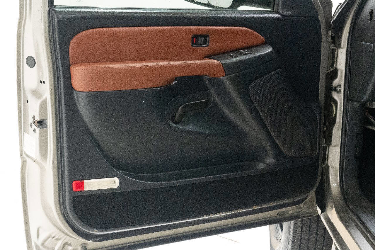 Used 2002 Chevrolet Silverado 3500 2WD Extended Cab image 18