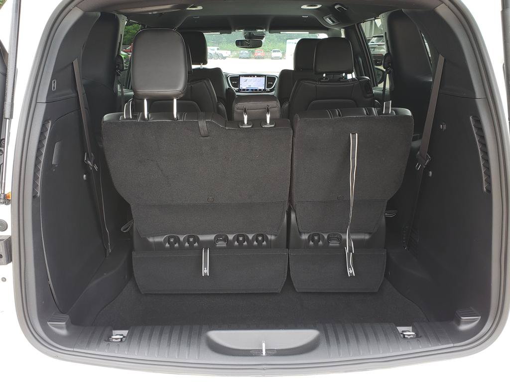 New 2026 Chrysler Pacifica Select AWD/4WD image 9