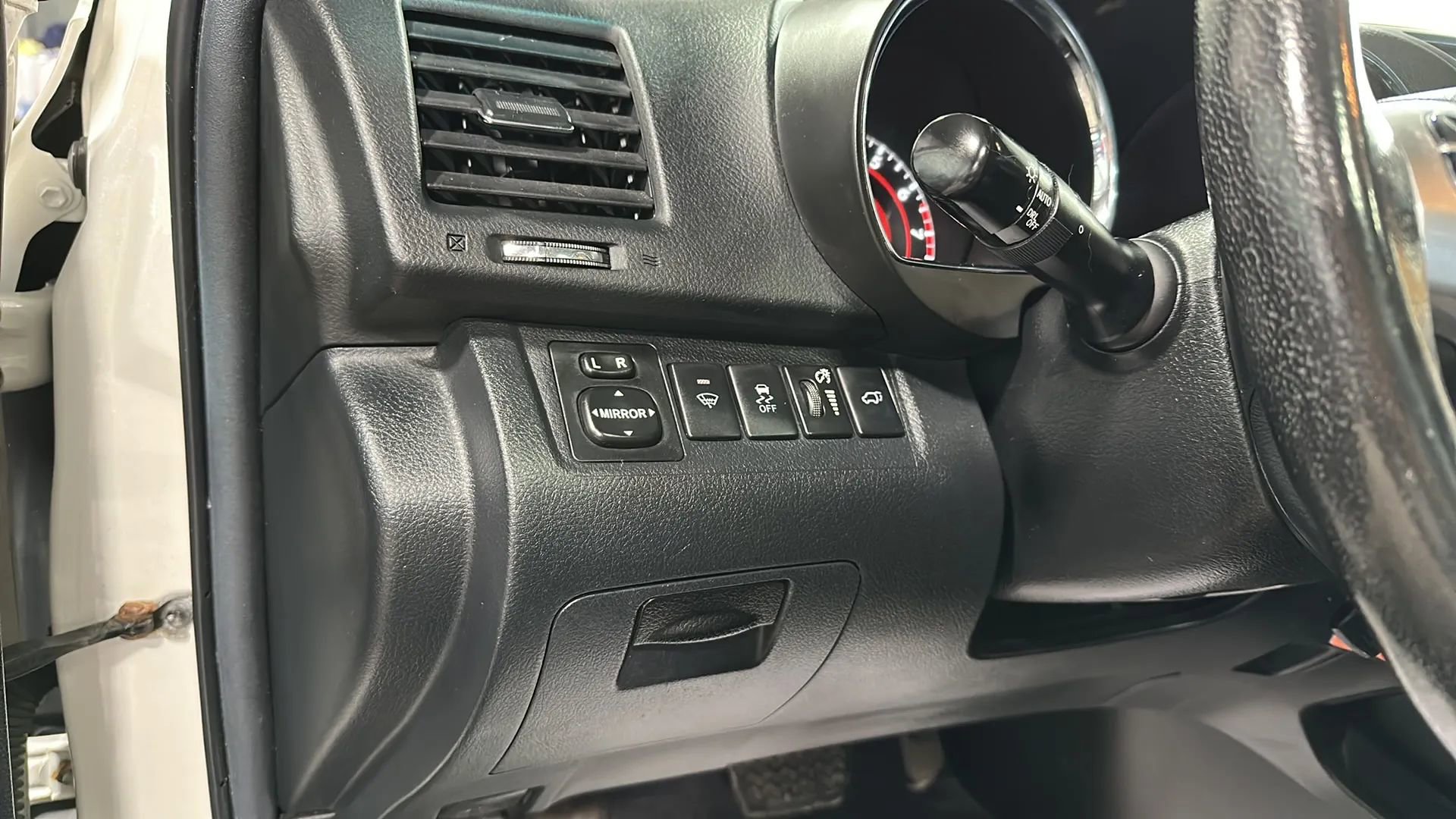 Used 2012 Toyota Highlander SE w/ Tow Pkg image 30