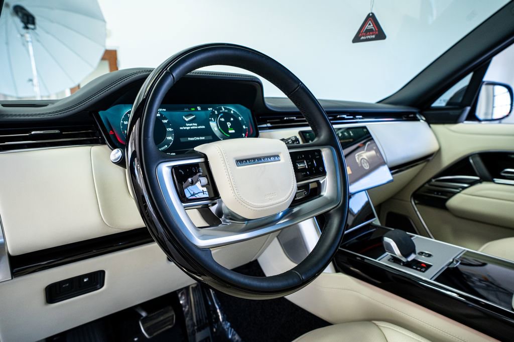 Used 2025 Land Rover Range Rover Autobiography image 33