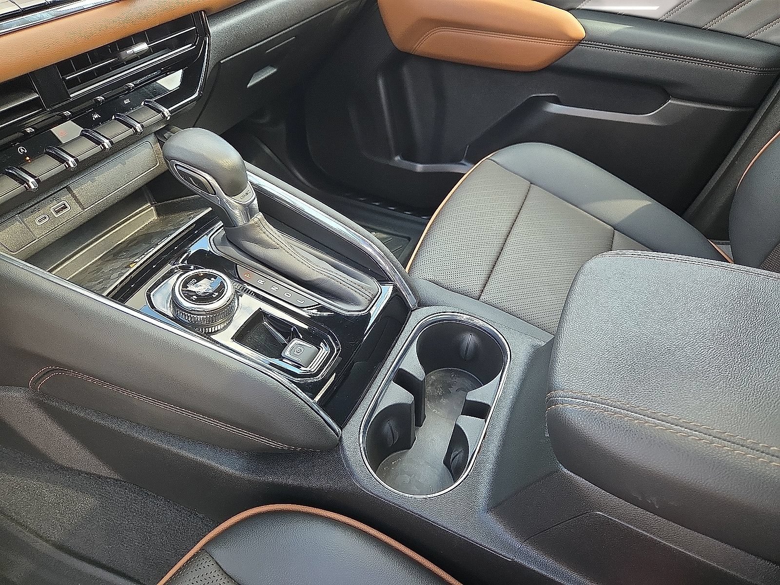 Used 2025 GMC Canyon AT4 w/ Nightfall Edition AWD/4WD image 10