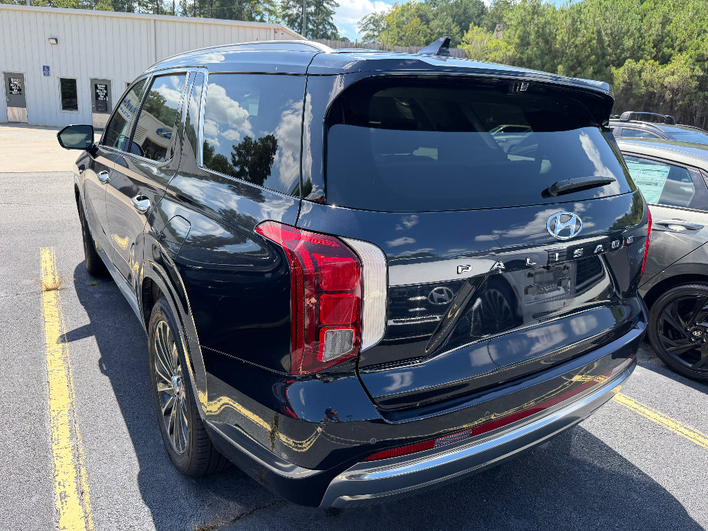 Used 2024 Hyundai Palisade Calligraphy AWD/4WD image 2