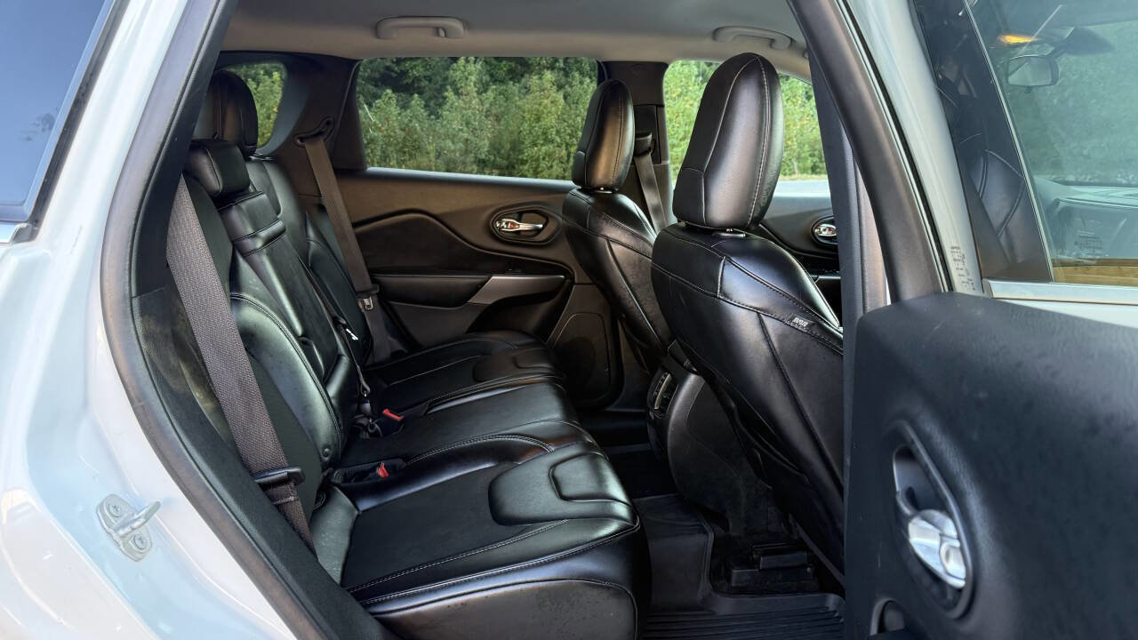 Used 2019 Jeep Cherokee Latitude Plus image 17