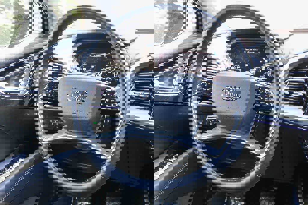 Used 2023 Audi Q4 e-tron Premium Plus w/ Premium Plus image 16