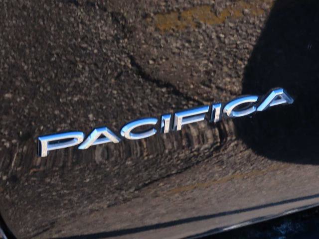 Used 2024 Chrysler Pacifica Select image 12