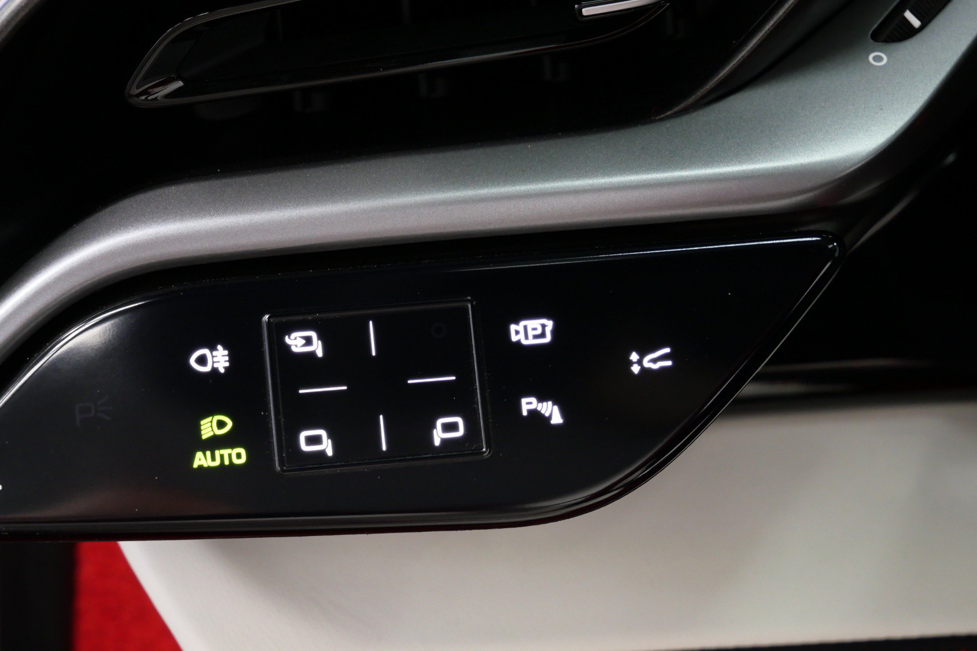Used 2025 Ferrari SF90 Spider AWD/4WD image 45