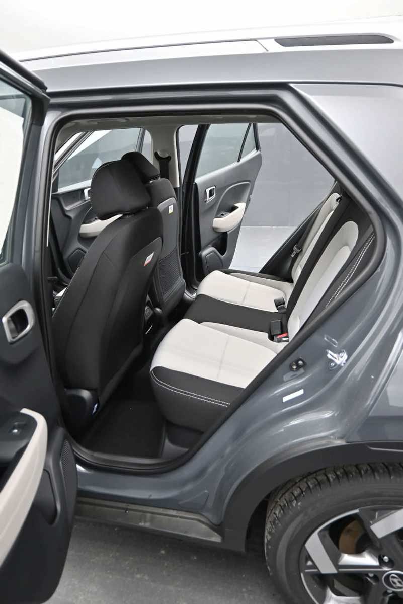New 2026 Hyundai Venue SEL FWD image 15