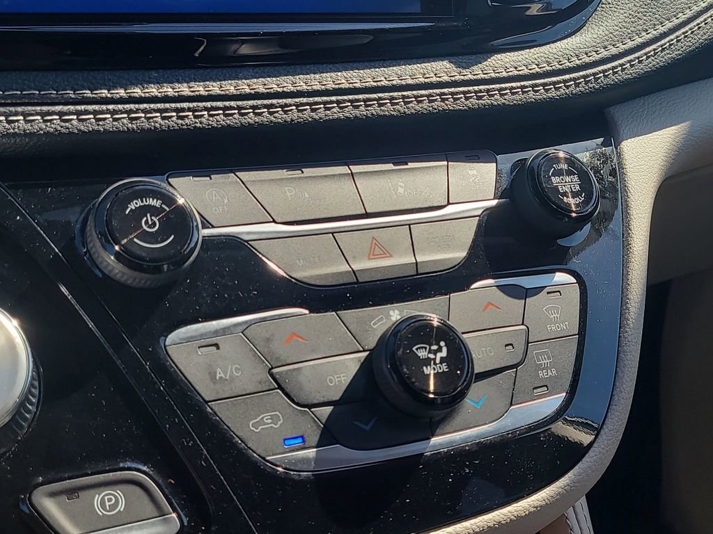 Used 2023 Chrysler Pacifica Limited image 26