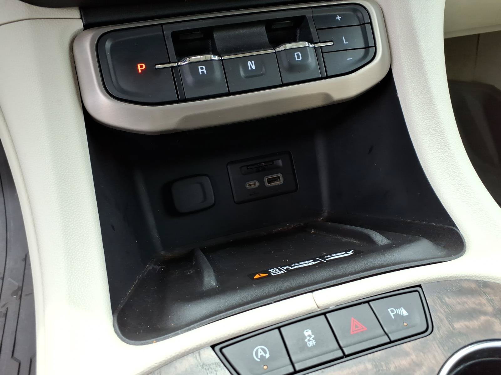 Used 2021 GMC Acadia Denali w/ Denali Technology Package FWD image 15