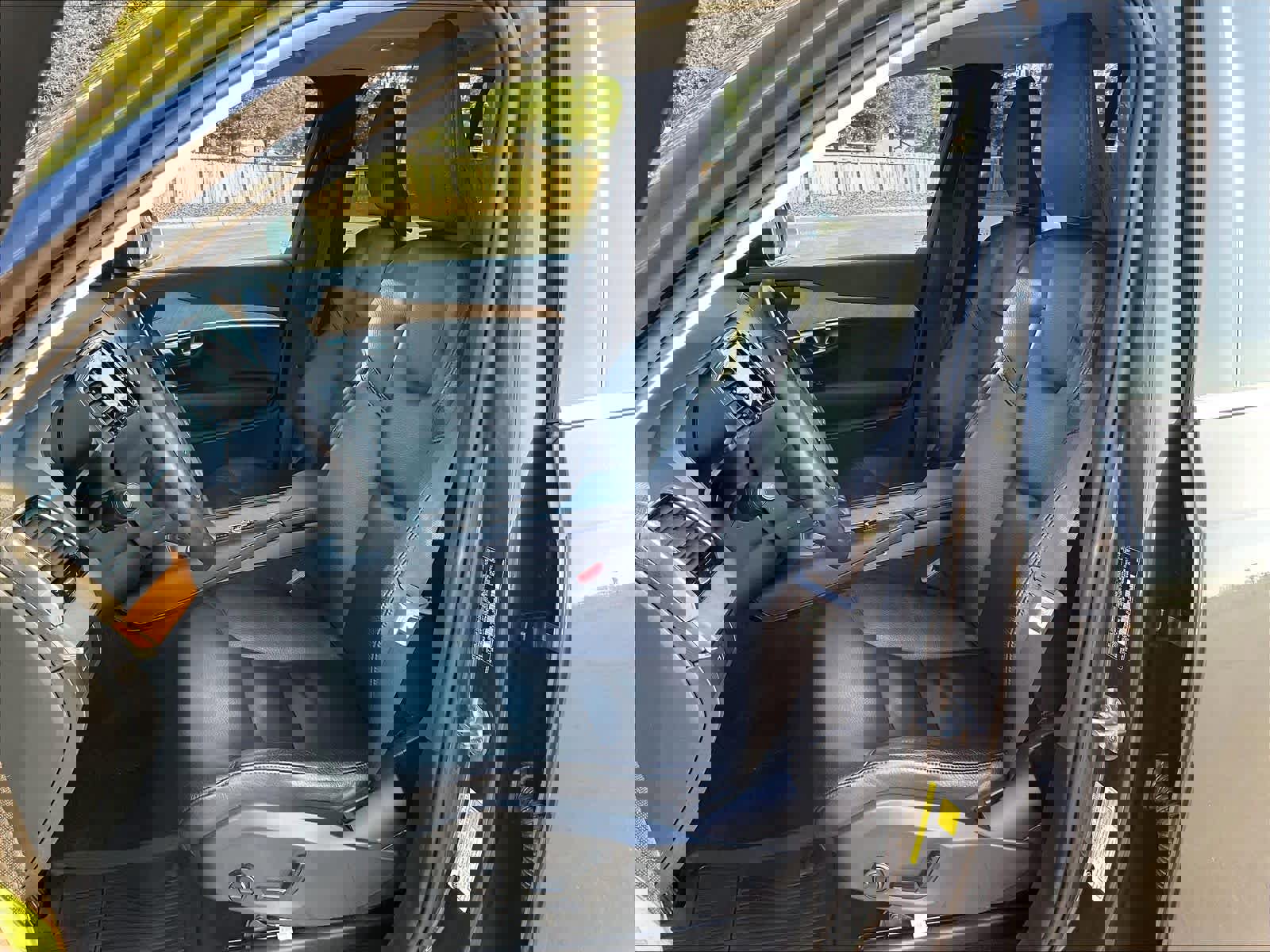 Used 2023 Volvo XC90 B6 Plus w/ Protection Package Premier image 28