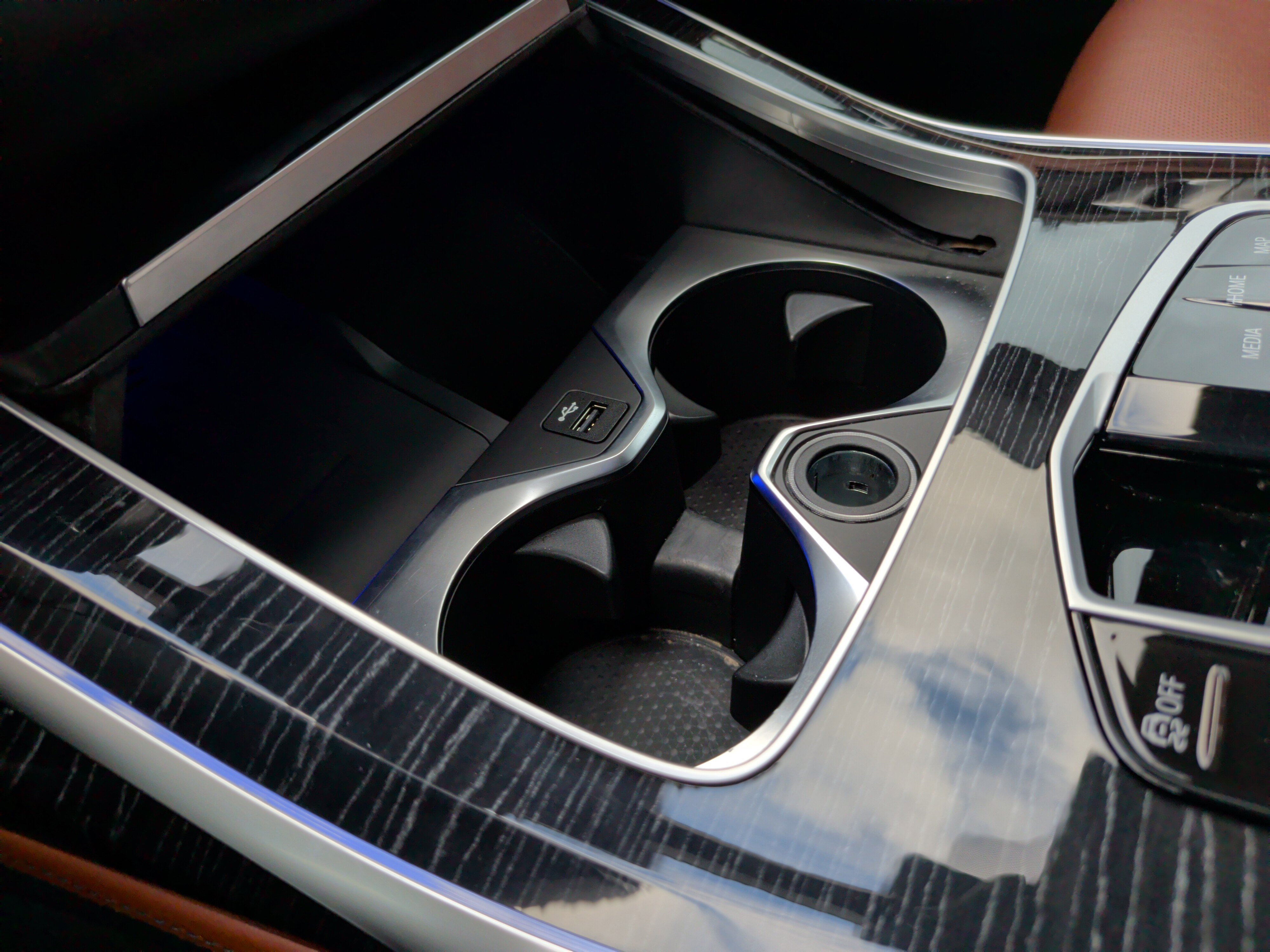 Certified 2024 BMW X7 xDrive40i w/ M Sport Package image 20