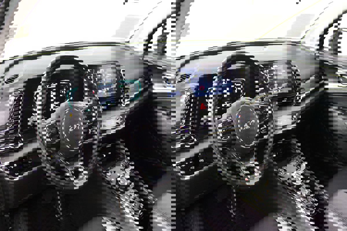 Used 2023 Kia Sportage EX image 6