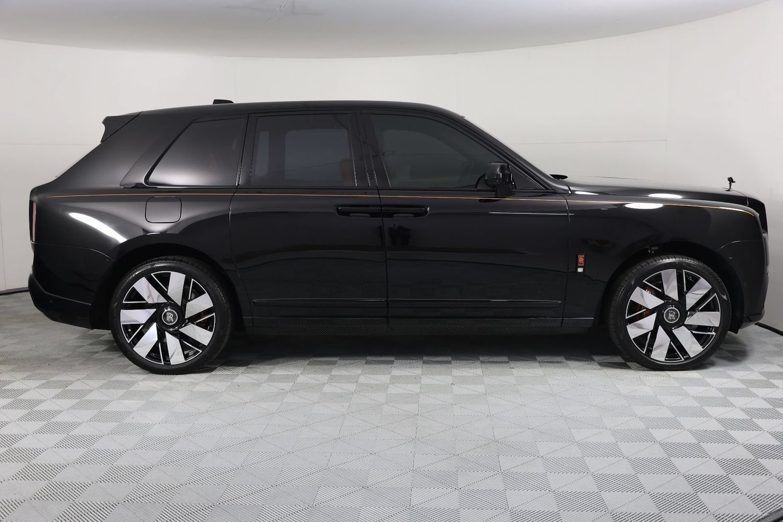 Certified 2025 Rolls-Royce Cullinan AWD/4WD image 8