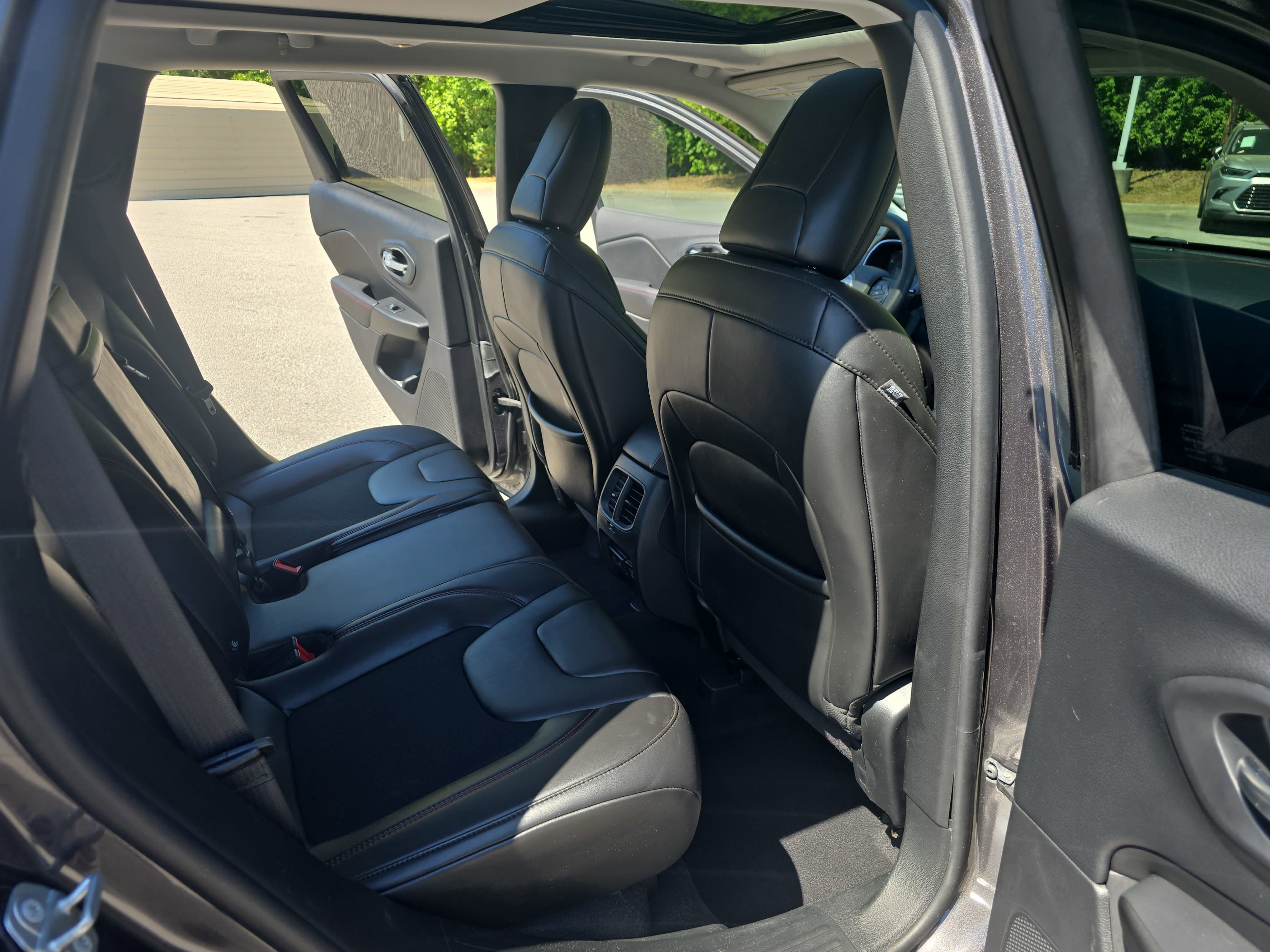 Used 2019 Jeep Cherokee Trailhawk w/ Comfort/Convenience Group image 11