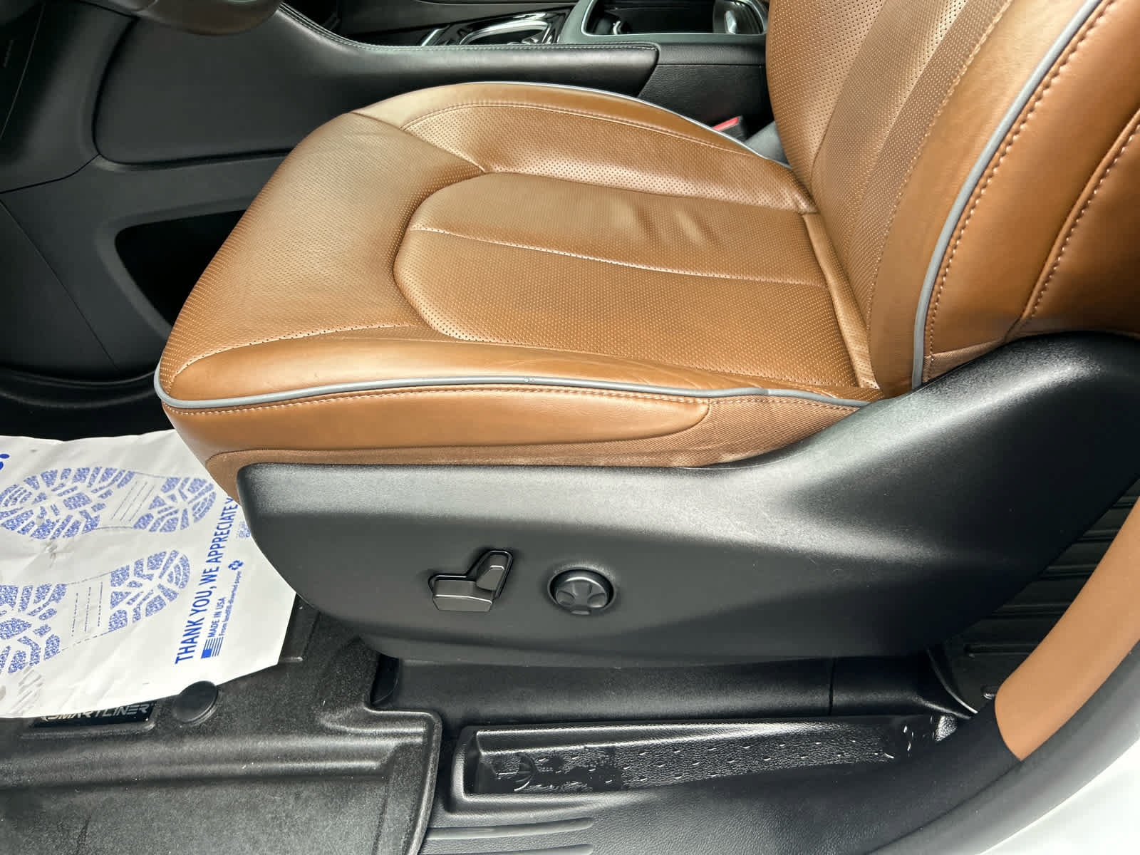 Used 2021 Chrysler Pacifica Limited w/ Premium & Safety Sphere Group AWD/4WD image 13
