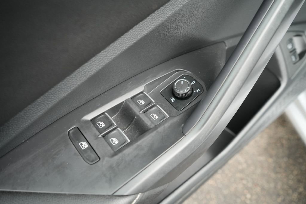 Used 2023 Volkswagen Jetta SE w/ Panoramic Sunroof Package image 21