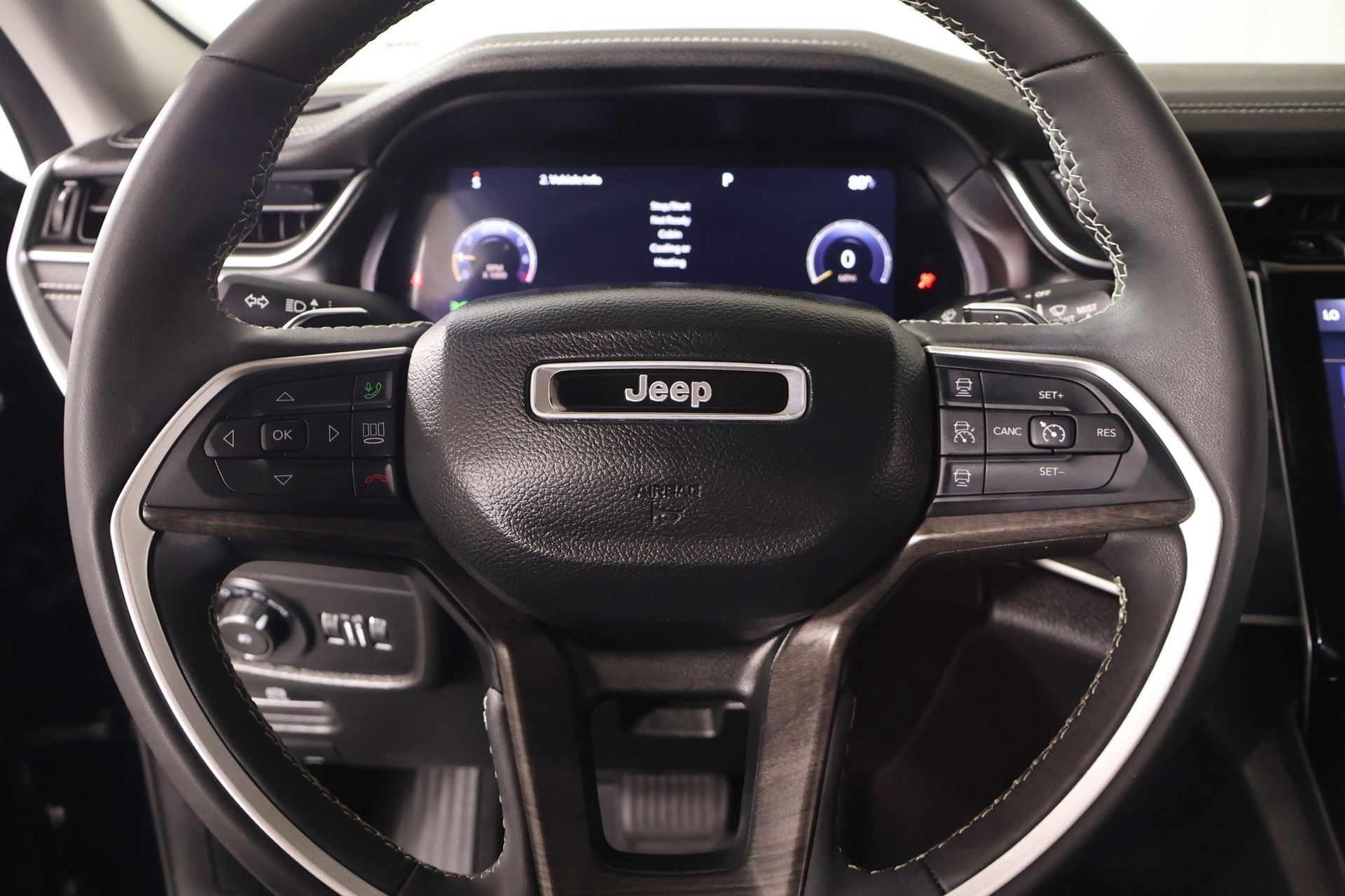 Used 2024 Jeep Grand Cherokee Limited w/ Black Appearance Package RWD image 3