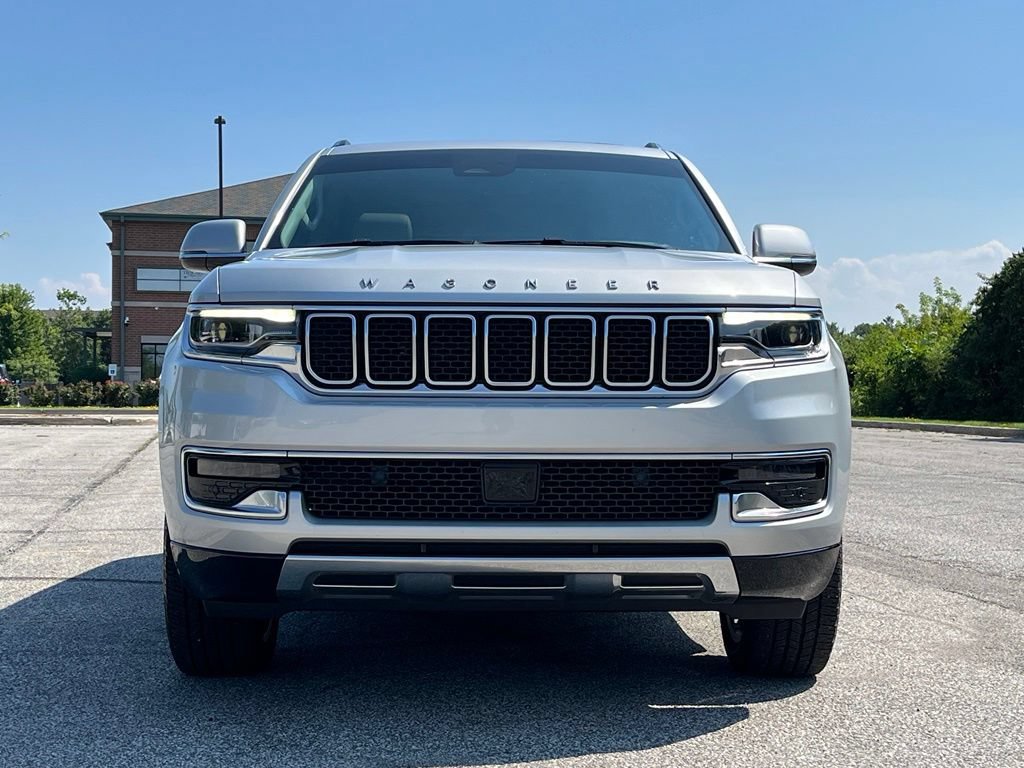Used 2022 Jeep Wagoneer Series III w/ Premium Group I AWD/4WD image 2