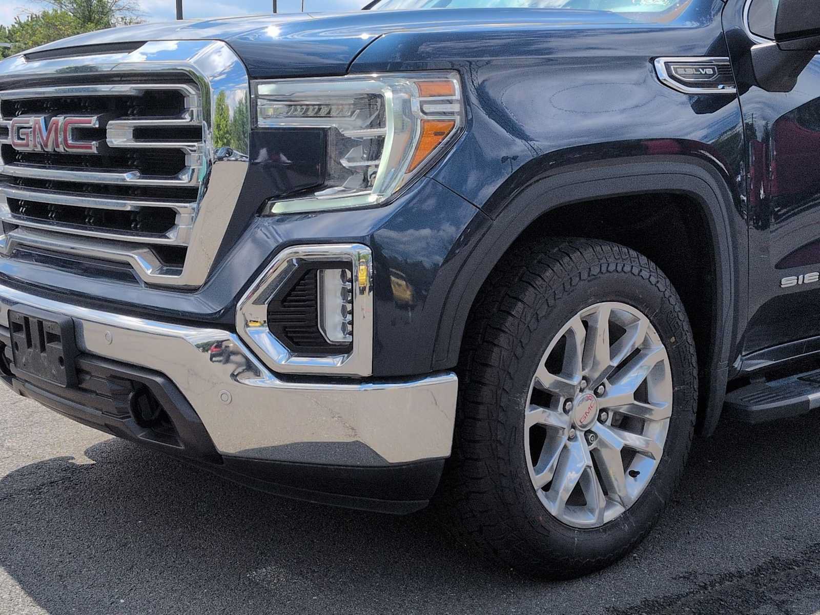 Used 2021 GMC Sierra 1500 SLT w/ SLT Premium Plus Package AWD/4WD image 11