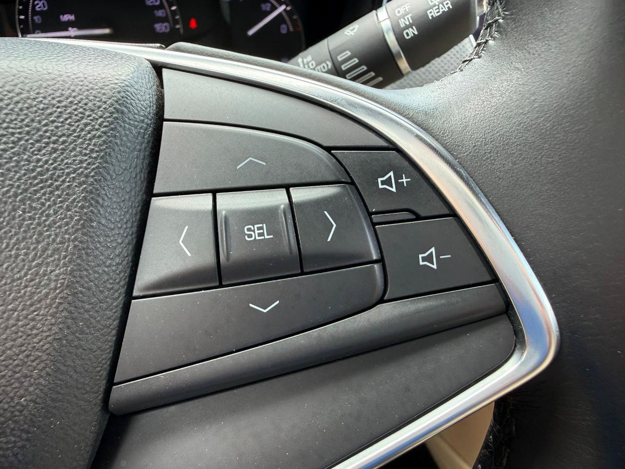 Used 2018 Cadillac XT5 FWD image 33