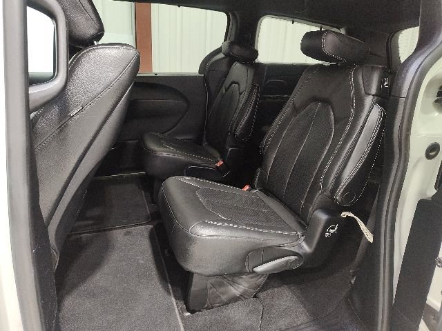 Used 2020 Chrysler Pacifica Touring-L Plus FWD image 12