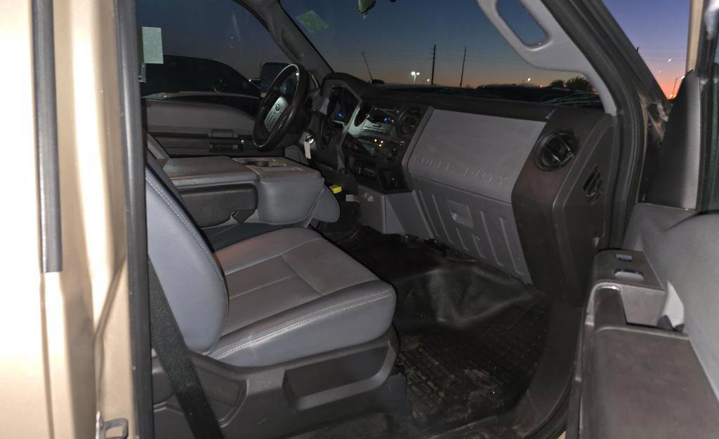 Used 2014 Ford F550 2WD Regular Cab Super Duty image 8