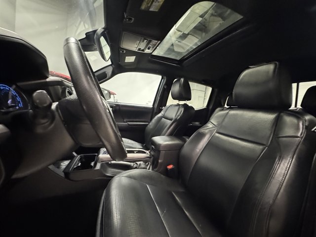 Used 2021 Toyota Tacoma Limited w/ Nightshade Package AWD/4WD image 15