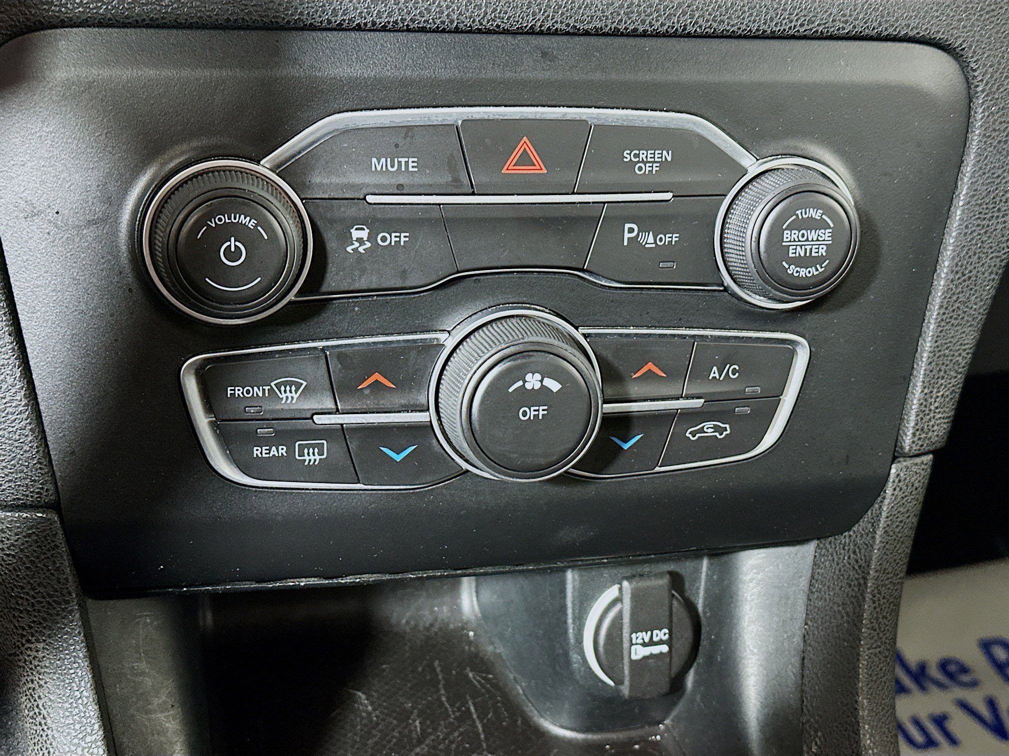 Used 2023 Dodge Charger SXT image 15