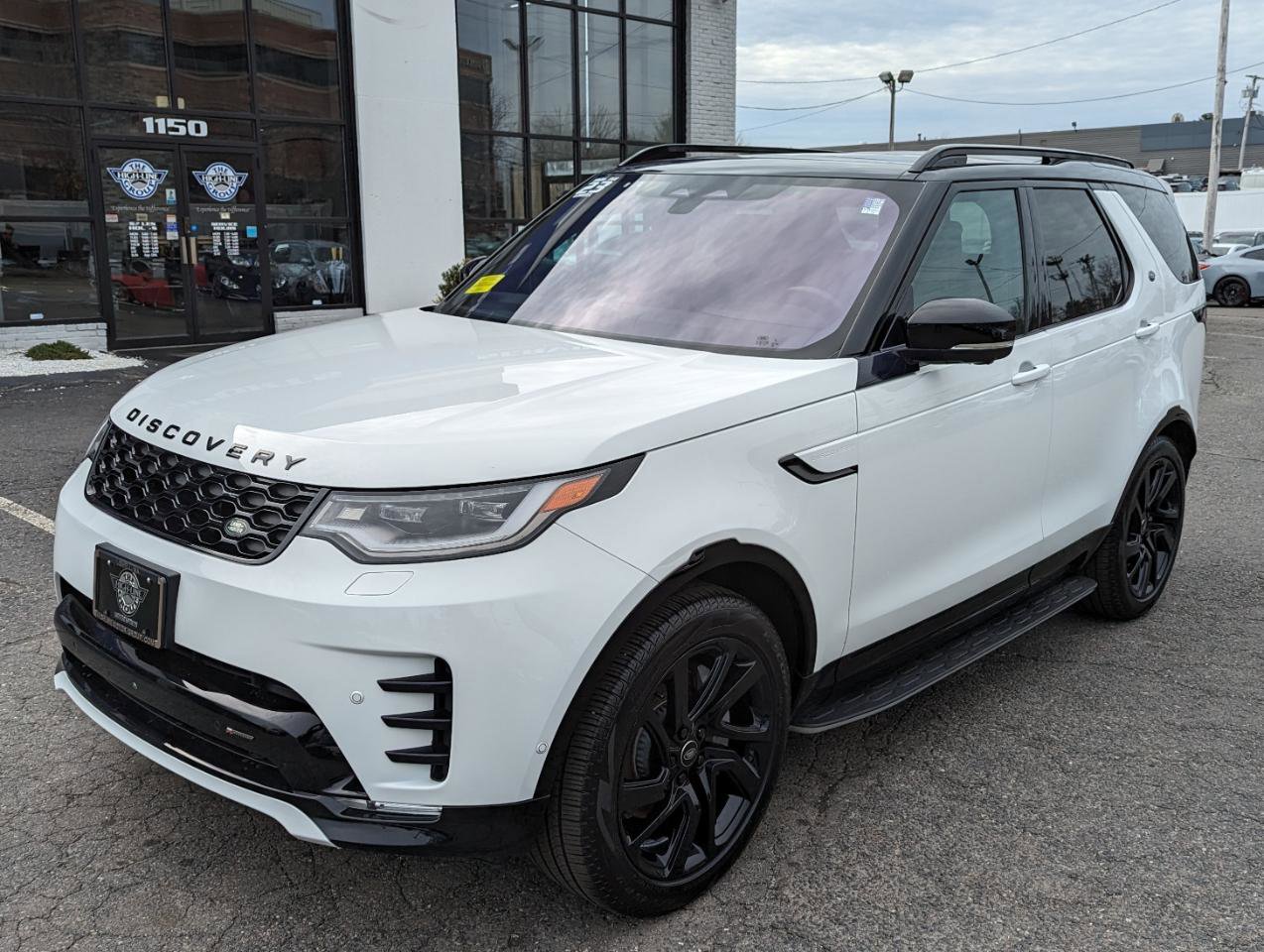 Used 2023 Land Rover Discovery S R-Dynamic image 2