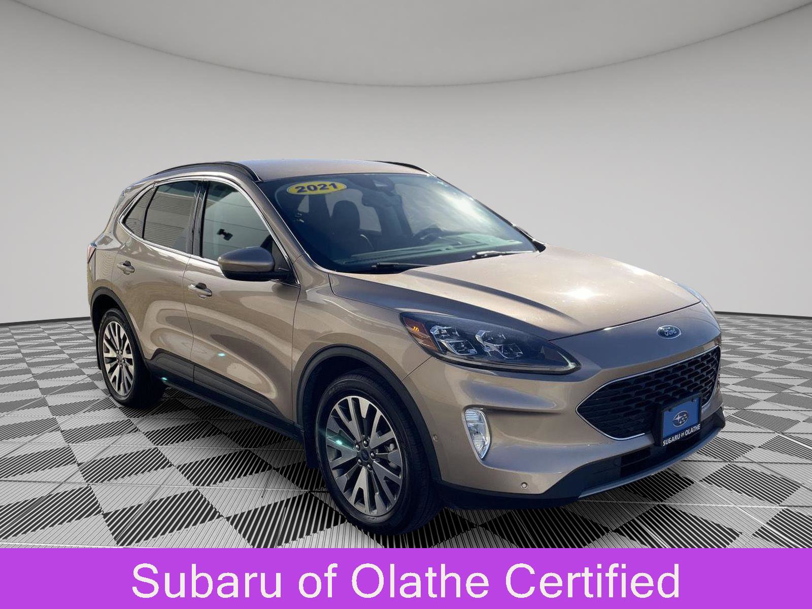 Used 2021 Ford Escape Titanium w/ Class II Trailer Tow Package image 1