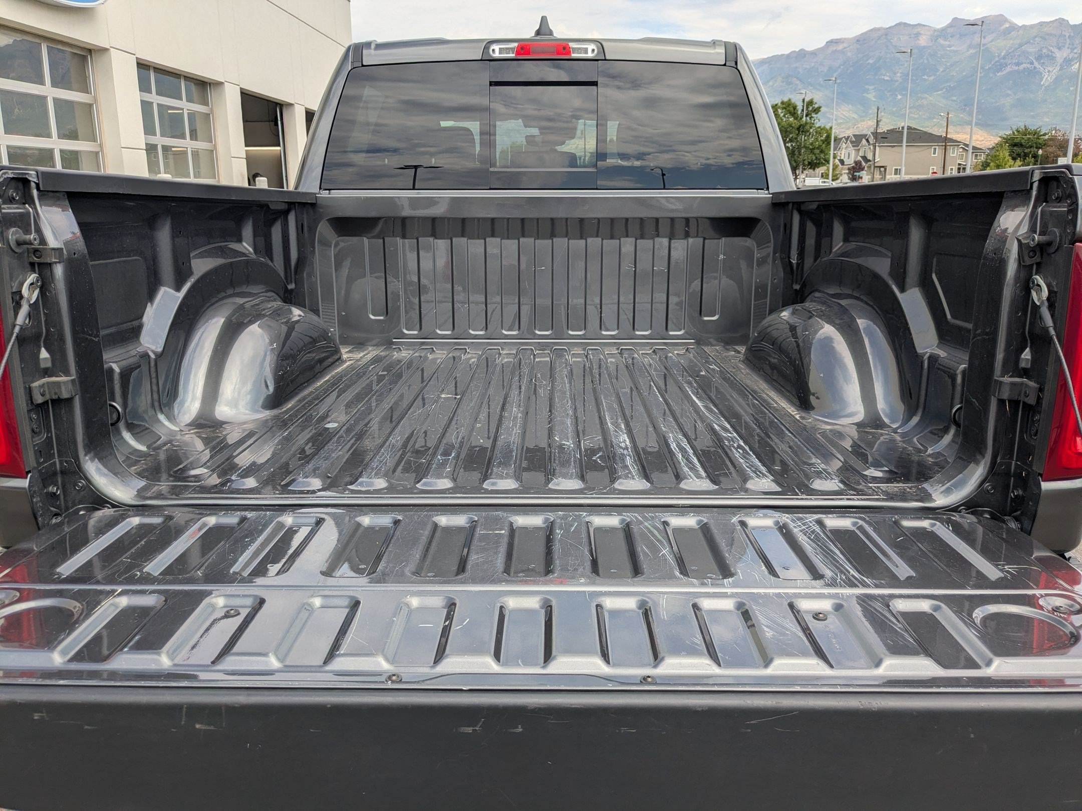 Used 2025 RAM 1500 Laramie w/ Sport Appearance Package AWD/4WD image 31