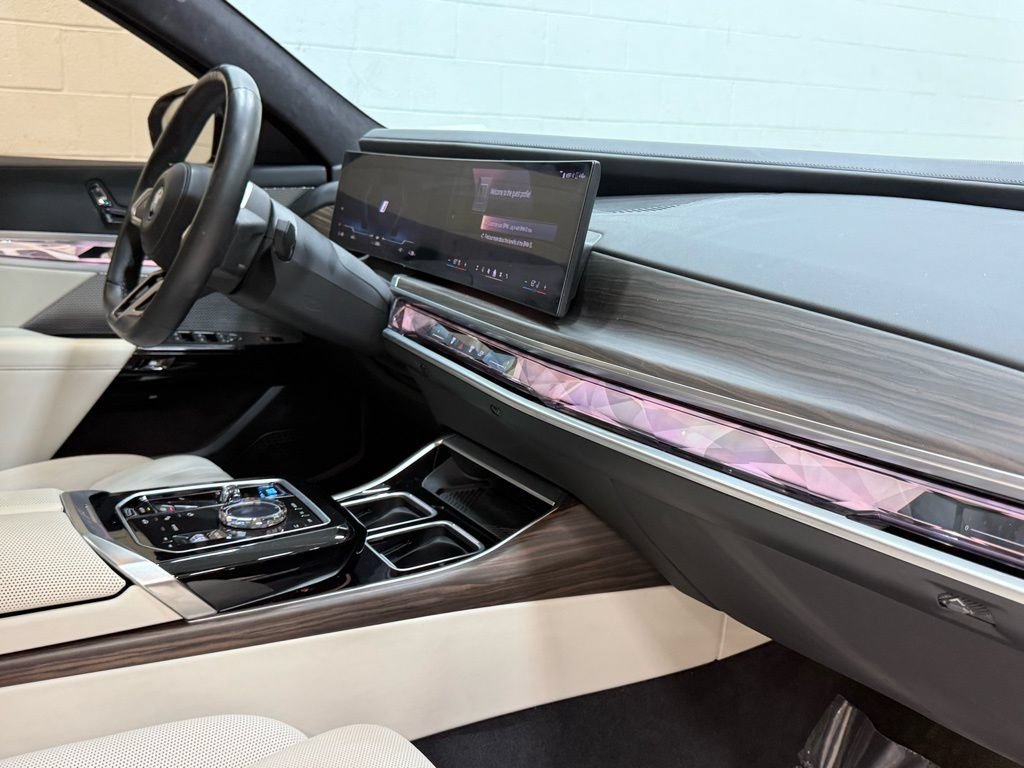 Used 2023 BMW i7 xDrive60 AWD/4WD image 39