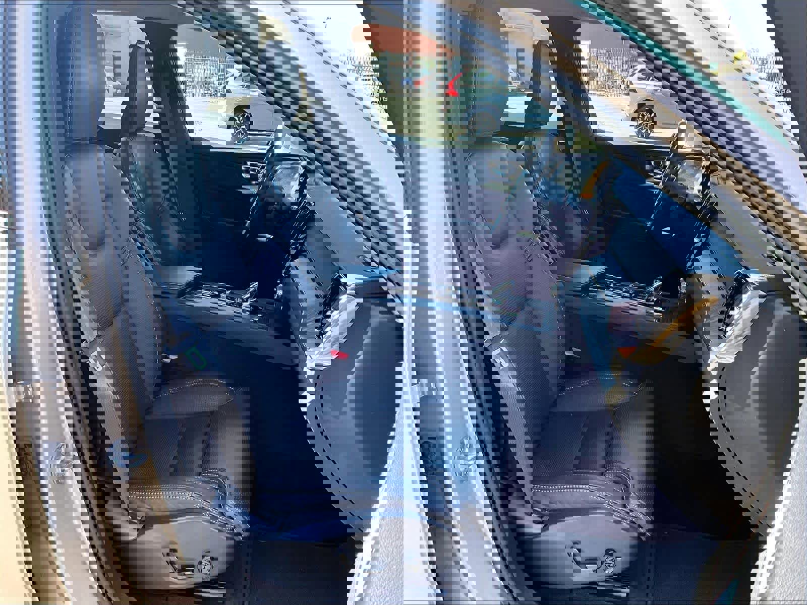 Used 2023 Volvo XC60 T8 Ultimate AWD/4WD image 9