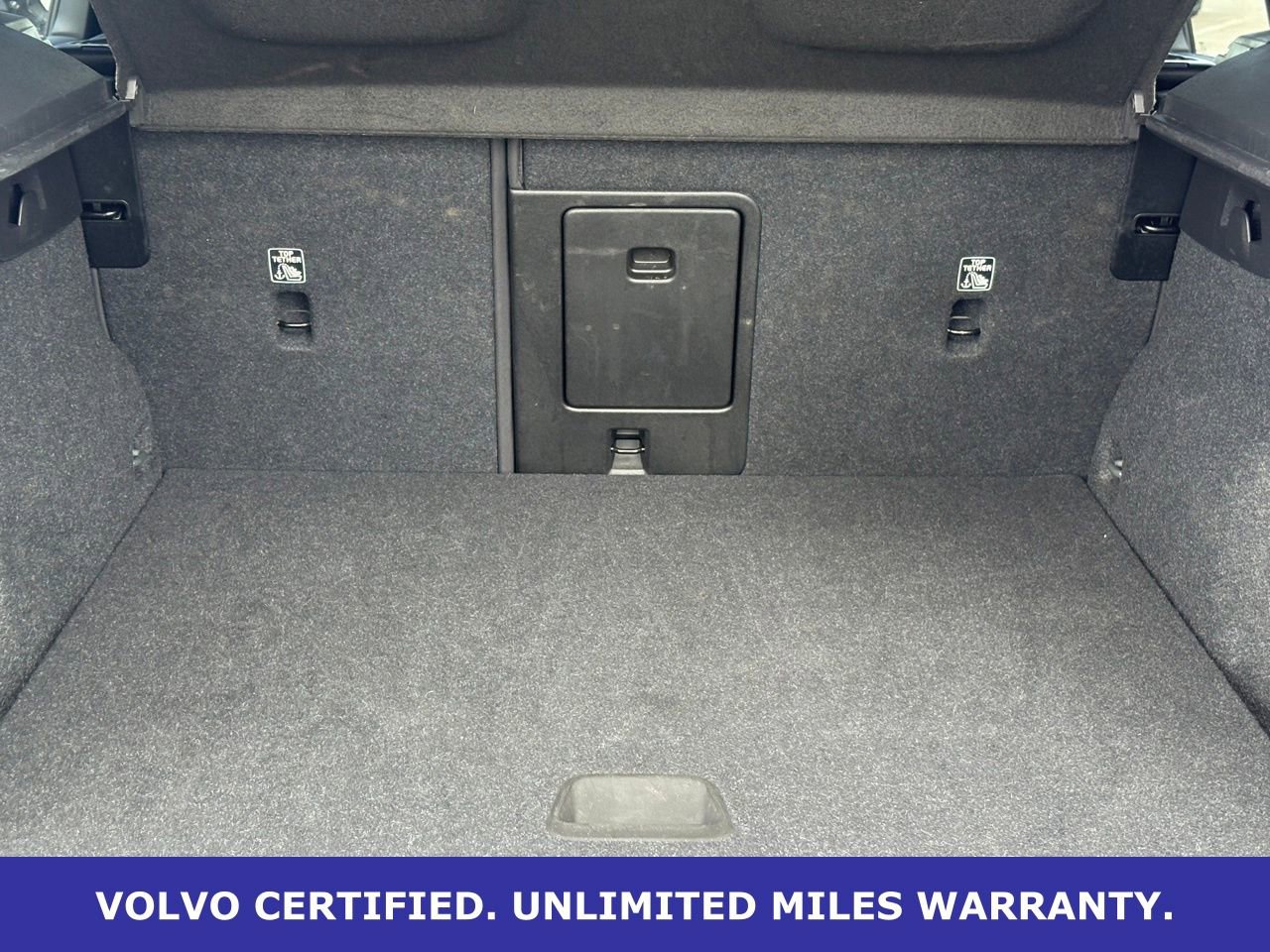 Certified 2025 Volvo XC40 B5 Core image 37