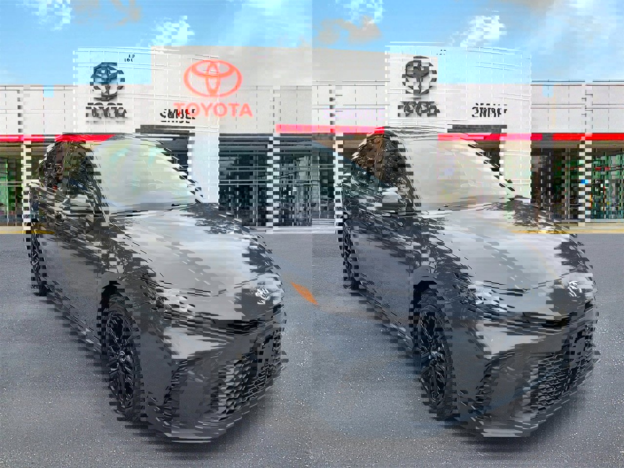 Used 2025 Toyota Camry SE image 2