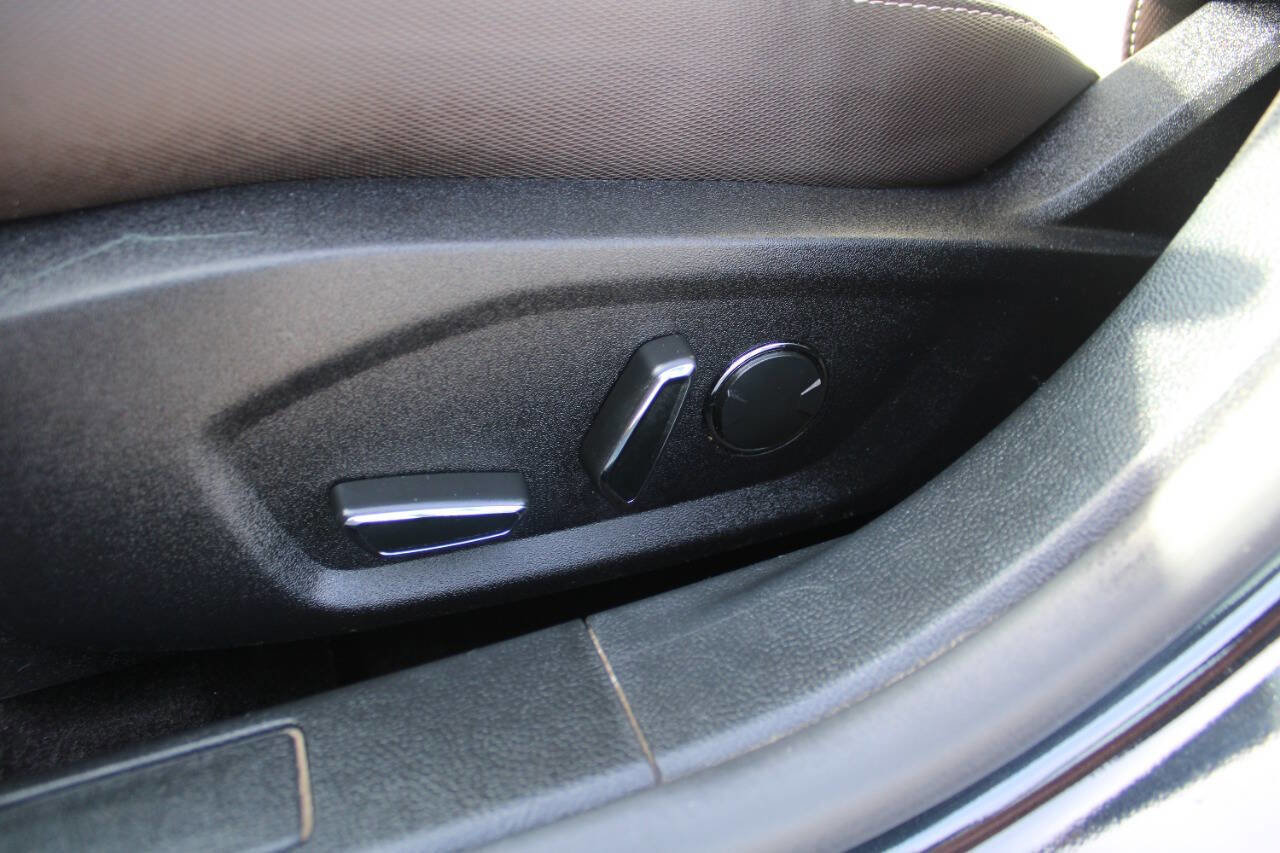 Used 2020 Ford Fusion SE w/ Equipment Group 151A image 19