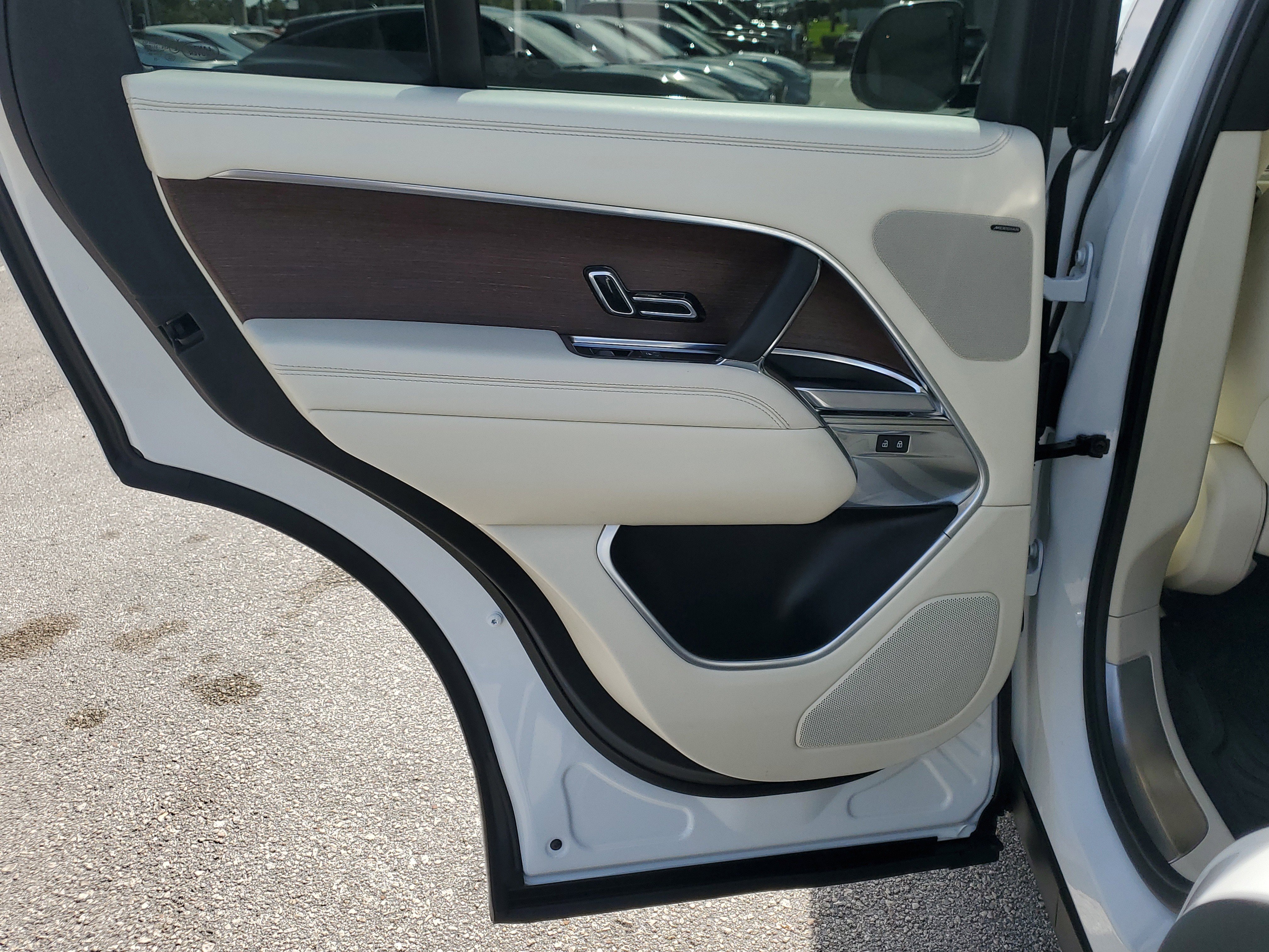 Used 2024 Land Rover Range Rover SE image 10