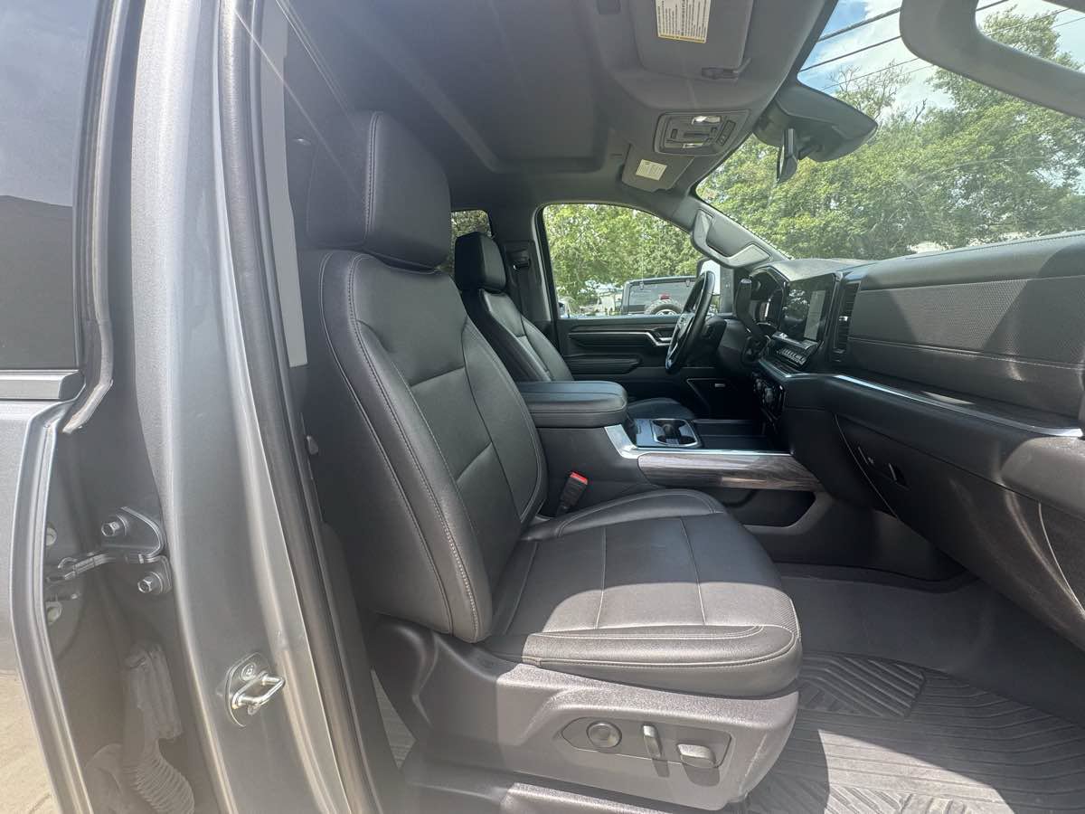 Used 2024 Chevrolet Silverado 2500 LTZ w/ LTZ Plus Package AWD/4WD image 9